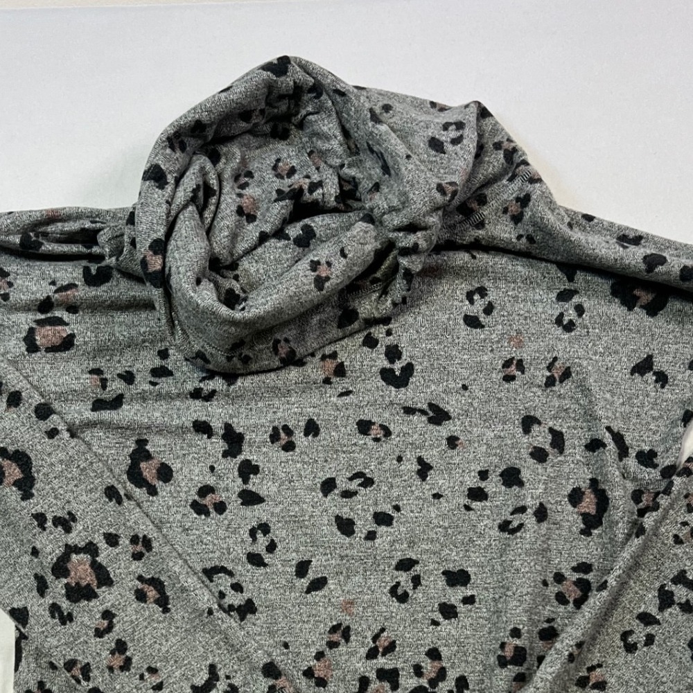 maurices Women's Gray Leopard Print Cowl Neck Long Sleeve Sweatshirt Set XS J7‎